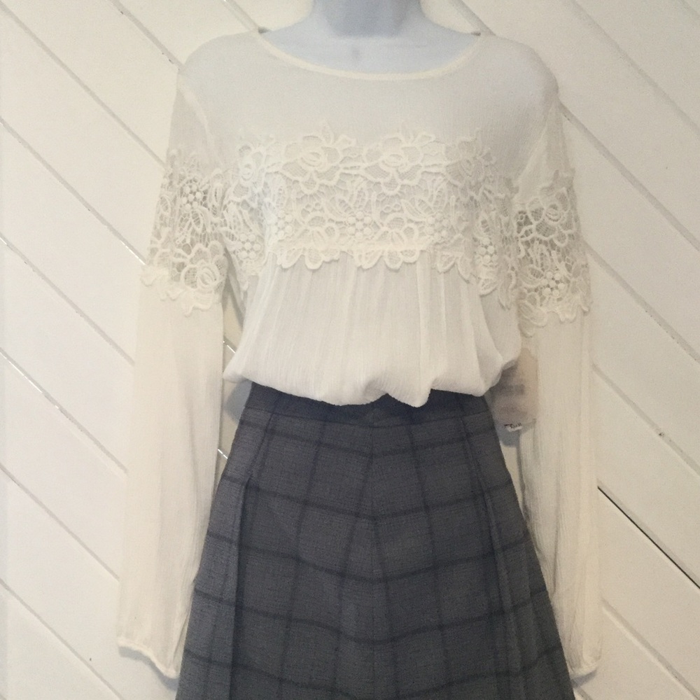 NWT Altar'd State off white top ❤️❤️❤️❤️